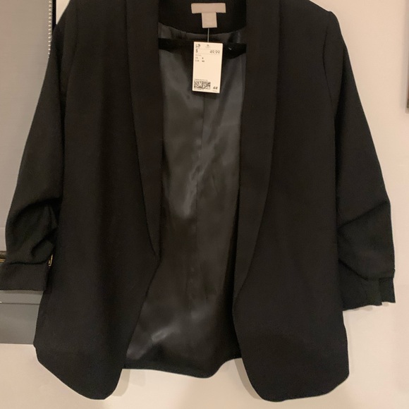 NEW H&M Gathered Sleeve Black Women’s Blazer - Picture 2 of 3